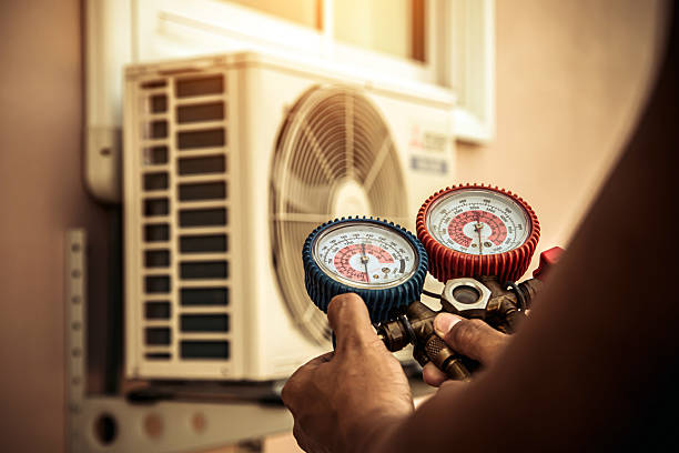 Professional Ac Installation technician working in Orange City, IA